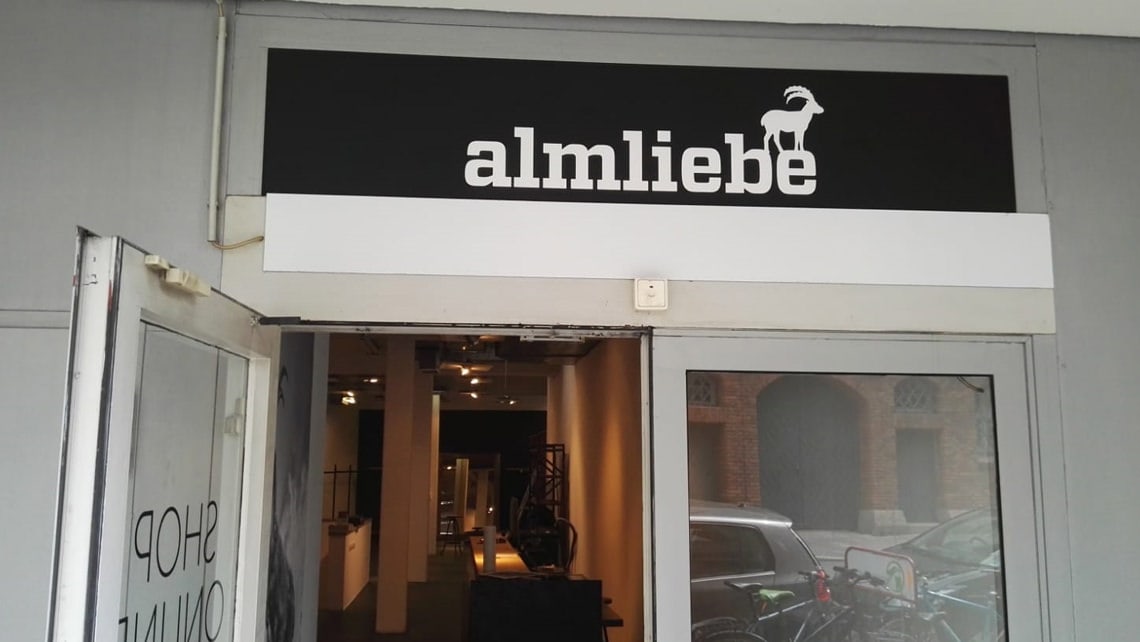 Verklebung und Foto-Leinwände bei Almliebe
